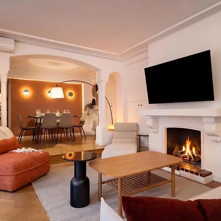 Appartement 2-story 3br - Top-floor Rooftop Terrace & Stunning Views - Historic Center Boekarest