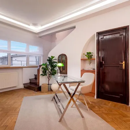 2-story 3br - Top-floor Rooftop Terrace & Stunning Views - Historic Center Appartement Boekarest