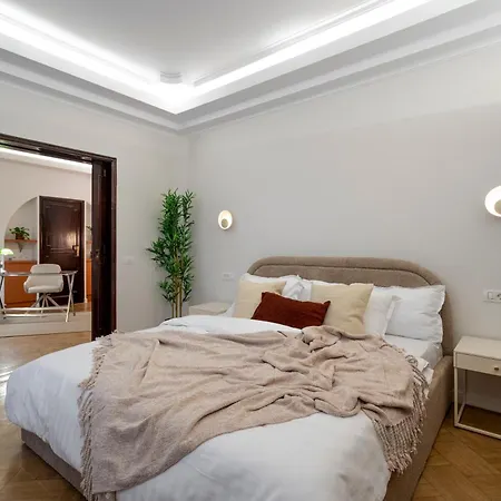 Appartement 2-story 3br - Top-floor Rooftop Terrace & Stunning Views - Historic Center Boekarest