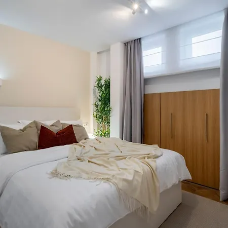 2-story 3br - Top-floor Rooftop Terrace & Stunning Views - Historic Center Appartement