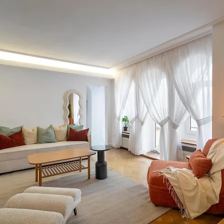 شقة 2-story 3br - Top-floor Rooftop Terrace & Stunning Views - Historic Center بوخارست