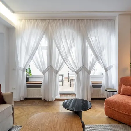 2-story 3br - Top-floor Rooftop Terrace & Stunning Views - Historic Center Boekarest
