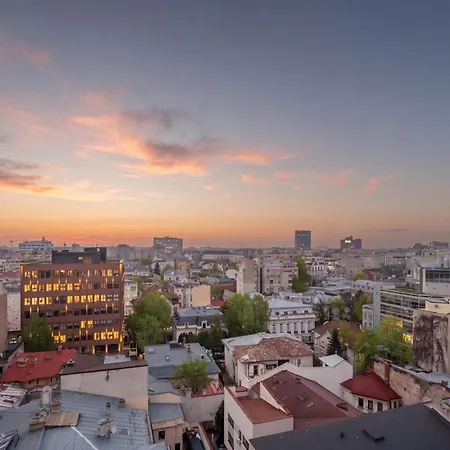 2-story 3br - Top-floor Rooftop Terrace & Stunning Views - Historic Center Appartement Boekarest