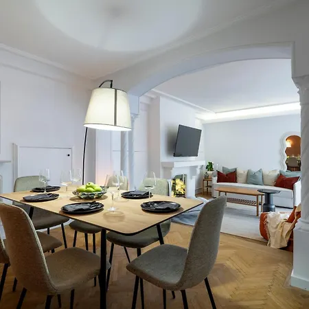 2-story 3br - Top-floor Rooftop Terrace & Stunning Views - Historic Center Appartement *