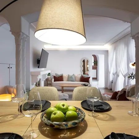 2-story 3br - Top-floor Rooftop Terrace & Stunning Views - Historic Center Appartement