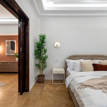 2-story 3br - Top-floor Rooftop Terrace & Stunning Views - Historic Center شقة بوخارست