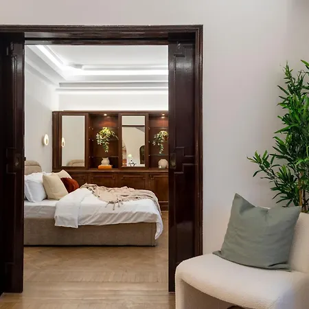 Appartement 2-story 3br - Top-floor Rooftop Terrace & Stunning Views - Historic Center Boekarest