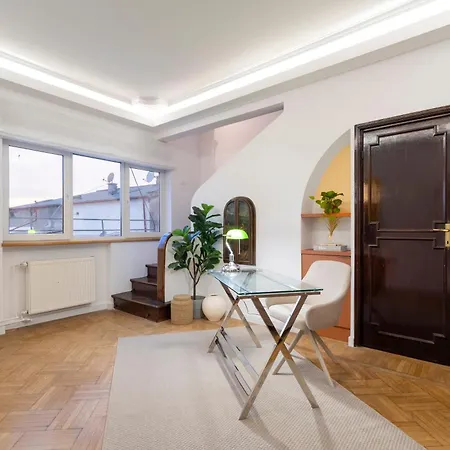Appartement 2-story 3br - Top-floor Rooftop Terrace & Stunning Views - Historic Center Boekarest