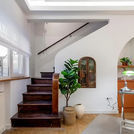 2-story 3br - Top-floor Rooftop Terrace & Stunning Views - Historic Center شقة بوخارست